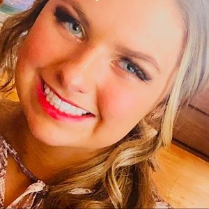 Meet your Posher, Abby